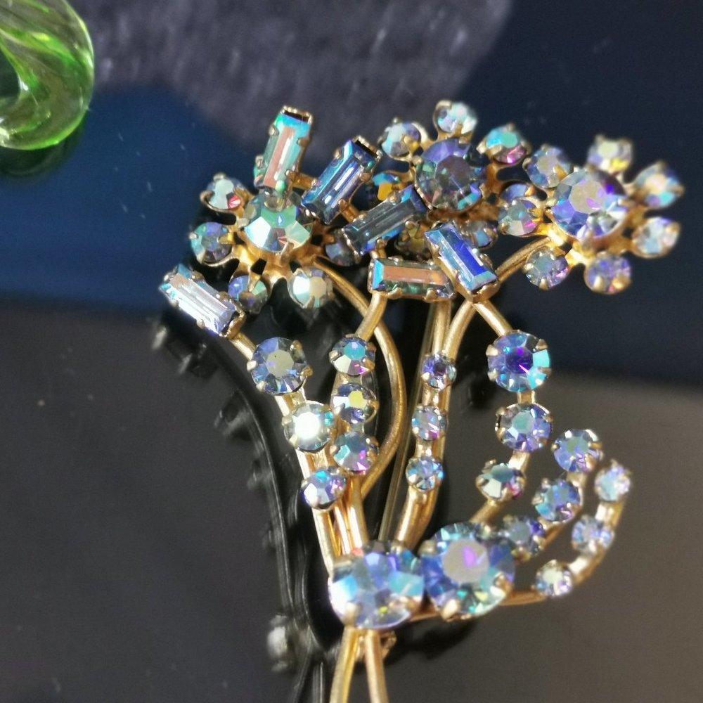 Vintage Unsign AUSTRIA Blue AB Rhinestone Flower Bouquet Brooch